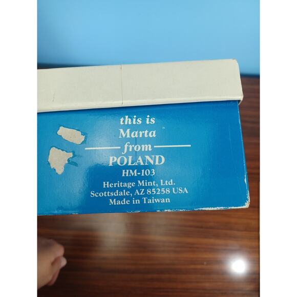 Vintage American Dreams Porcelain Doll/Musicbox Red White Blue Marta Poland - Picture 13 of 13